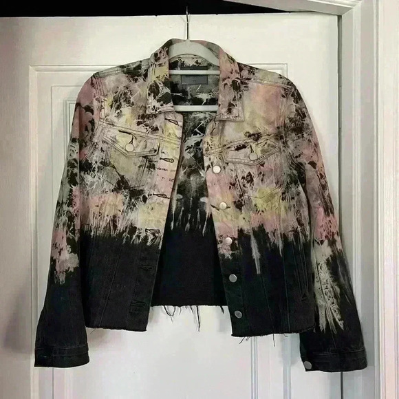 Blue Revival DARIA TIE DYE TRUCKER IN COSMOS Jean Jacket black/ pink denim - Picture 2 of 13